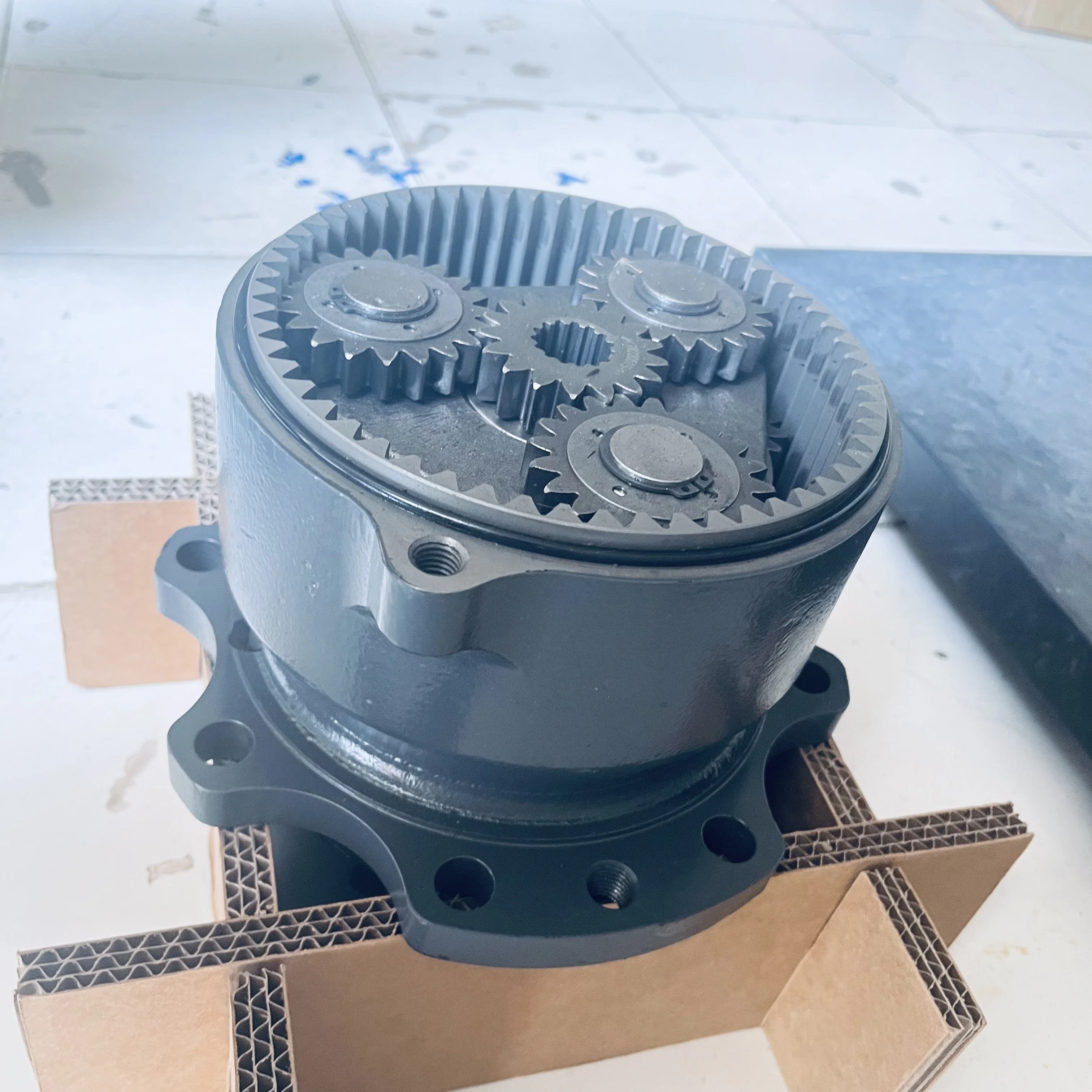 

Doosan Daewoo Hyunda i Excavator Doosan Rotary Reduction Gear Original Parts 130426-00037 Swing Reduction Gear Assy