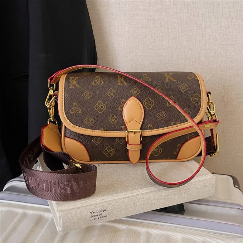 

Unique Casual Simple Shopper Bag for Commuter Women with Trendy Solid Color and Large Fashionable Space