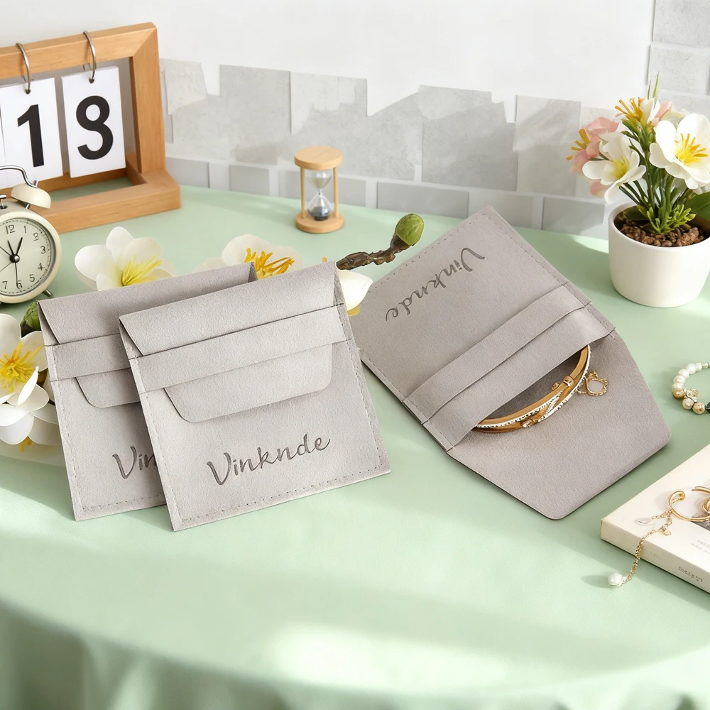 

Wholesale 100pcs 6.2x6.2cm Jewelry Packing Pouch with logo Custom Wedding Gift Microfiber Velvet Bag Earrings Necklace Pouches