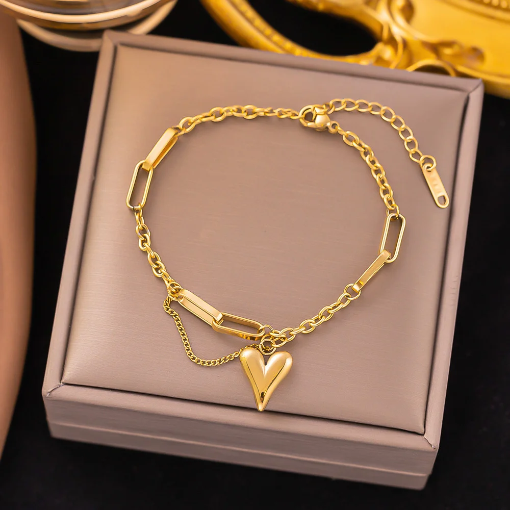 Romantische Herzanhänger-Armbänder für Frauen Hochwertige Alltags-Schmuckstücke Kubische Herz-Gliederkette Handgelenk-Schmuck für Mädchen und Freundinnen