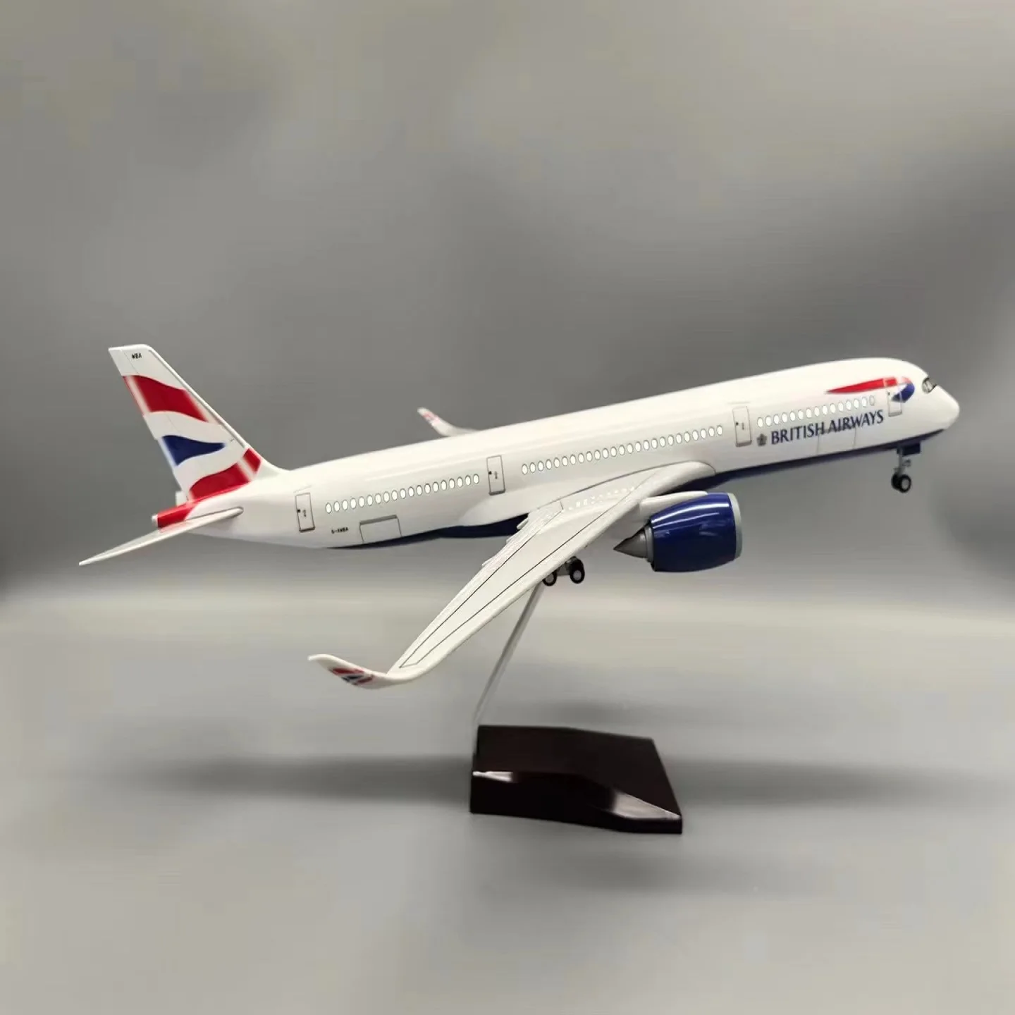 

1/130 Scale 43CM Airplane Airbus A350 Aircraft BRITISH AIRWAYS Airlines Model Light Wheel Diecast Resin Plane Collection Display