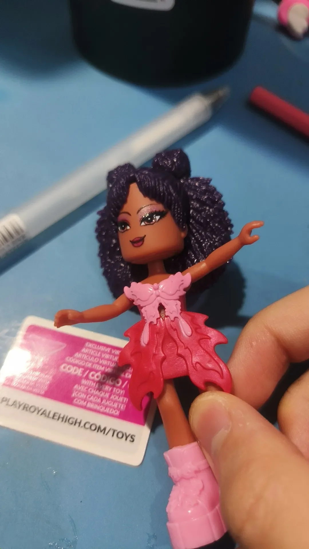 Royale High Mystery Friends Serie 1 Blind Box mit Spielcode & Bestätigungsstück Niedliche Actionfigur Überraschungsbeutel Geschenk für Mädchen – Detail 12