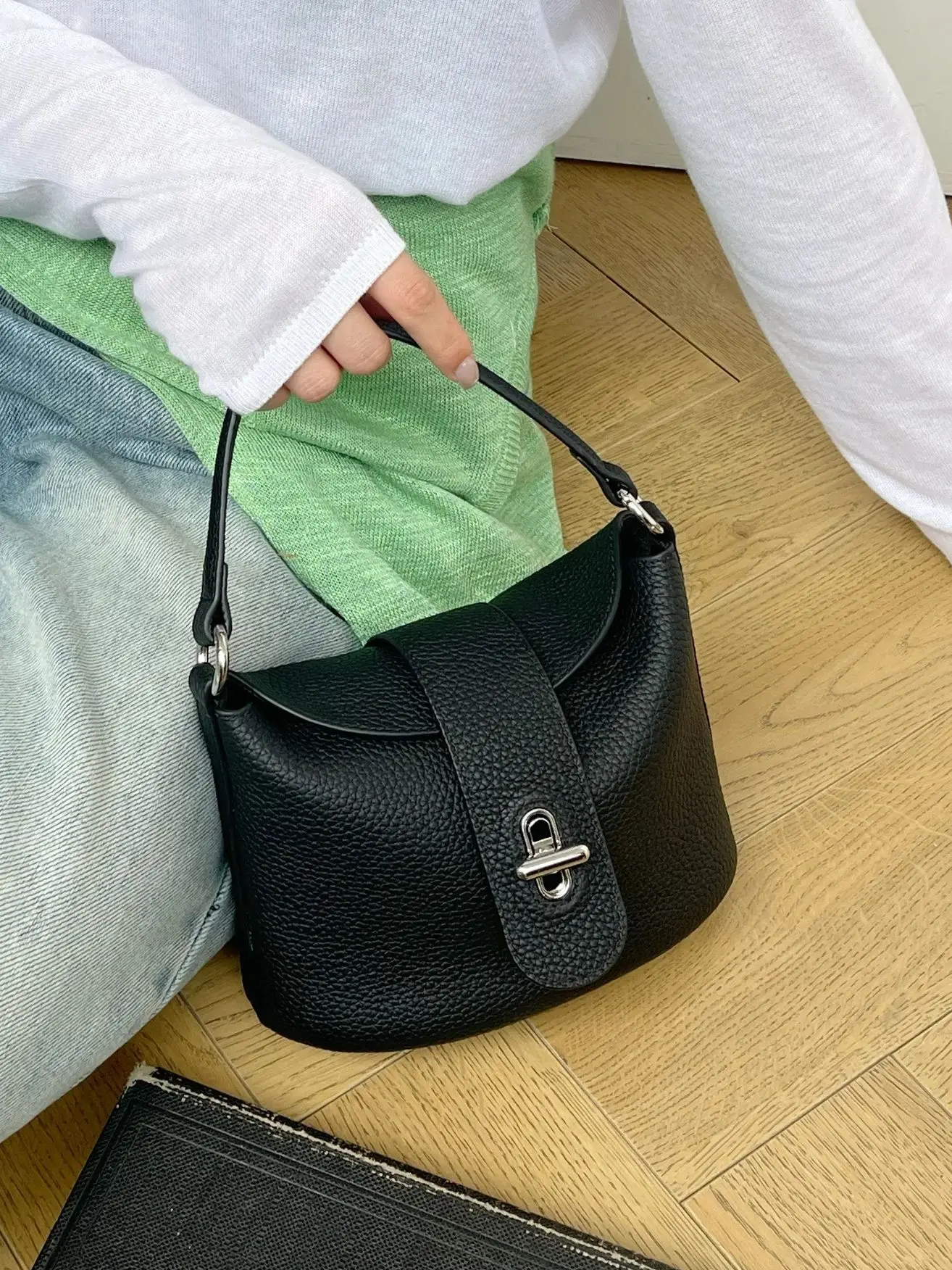 

Женские сумки через плечо, кожаные сумки, сумки на молнии, вместительные сумки на плечо, модный стиль