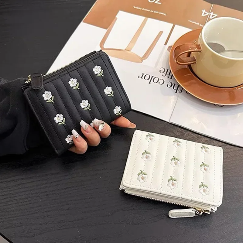 1Pc Chic Simplicity Floral Wallet Women Girl Elegant Black White Color Embroidery Purse Card Wallet Portable Travel  Cute Wallet