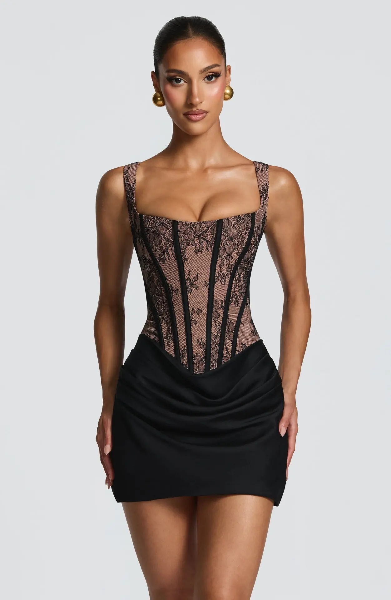 Sexy Vierkante Hals Halter Mini Jurk Vrouwen Geplooide Mouwloze Backless Hoge Taille Bodycon Jurken 2026 Nieuwe Zomer Dame Party Gewaad