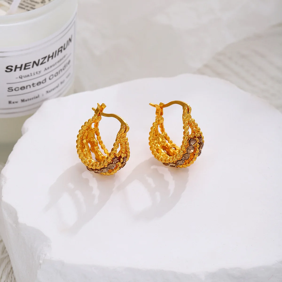 New Diamond Arc Pendant Hollow Basket Ear Buckle Fashion Light Luxury High-end All-match Elegant Earrings Jewelry