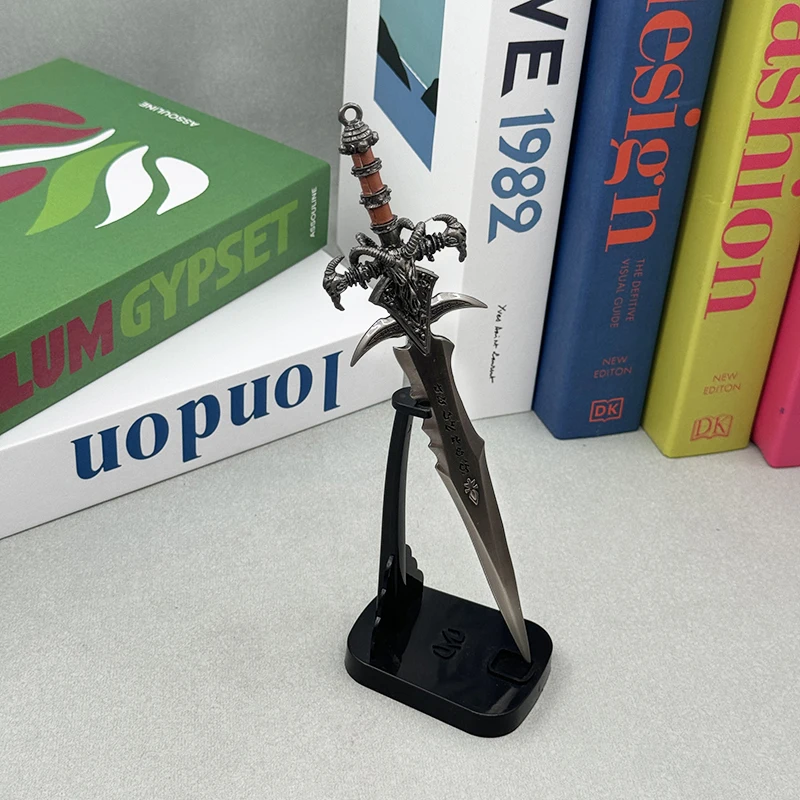 سيف فروستمورن بمقياس 1:6 طبق الأصل المعدني |   نموذج شفرة Runeblade ليتش كينج |   شاشة قابلة للجمع مقاس 22 سم