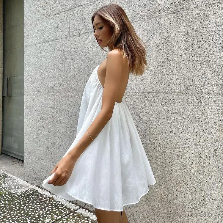 Seksowna sukienka na ramiączkach, biała, plażowa, balowa, z dekoltem w serek, o kroju litery A, z poliestru, letnia, do pracy, elegancka.