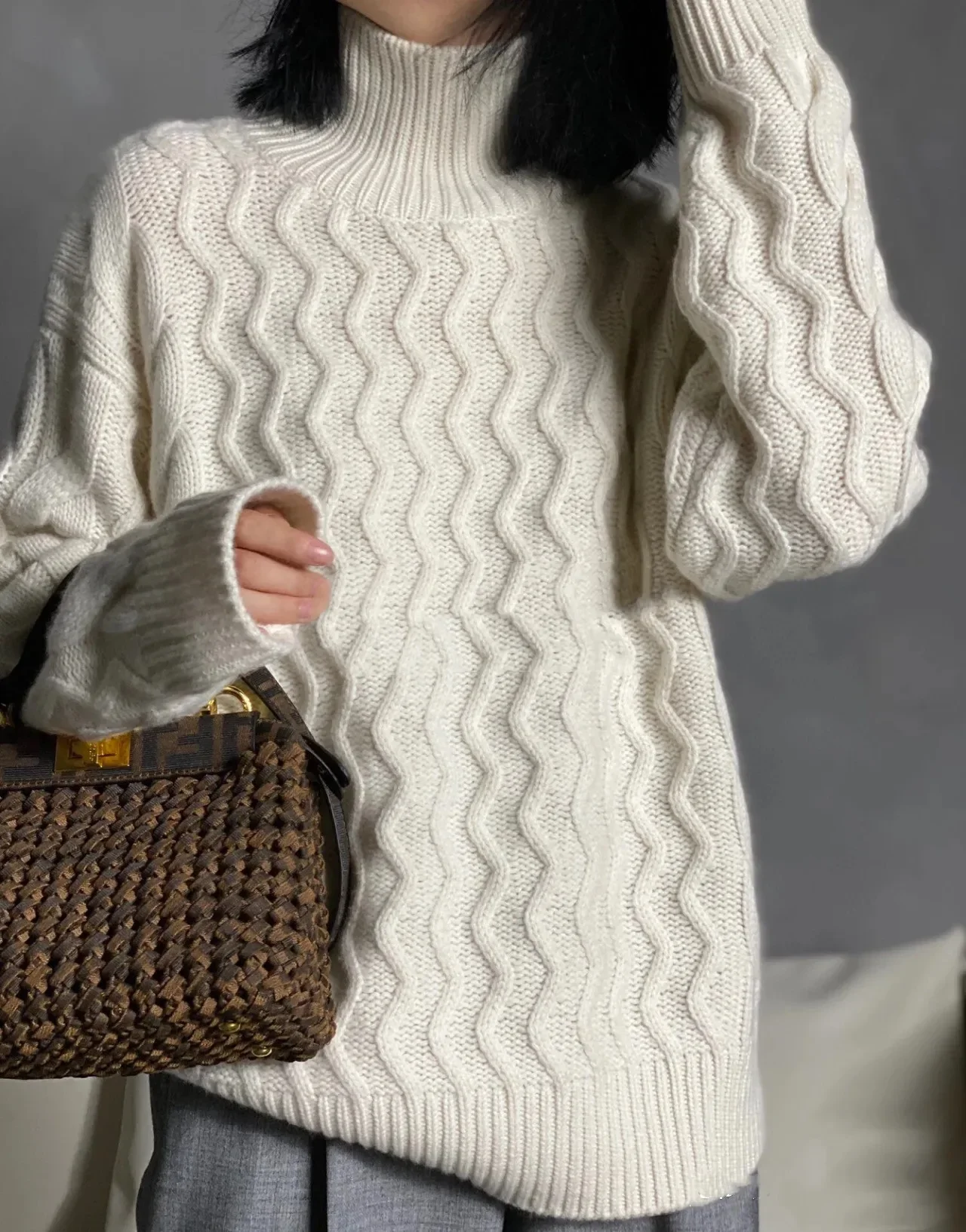 เสื้อสเวตเตอร์แคชเมียร์กึ่งคอเต่าขนาดบวกของผู้หญิงหนา Bottoming แฟชั่นโจ๊กเกอร์สําหรับฤดูใบไม้ร่วงและฤดูหนาว