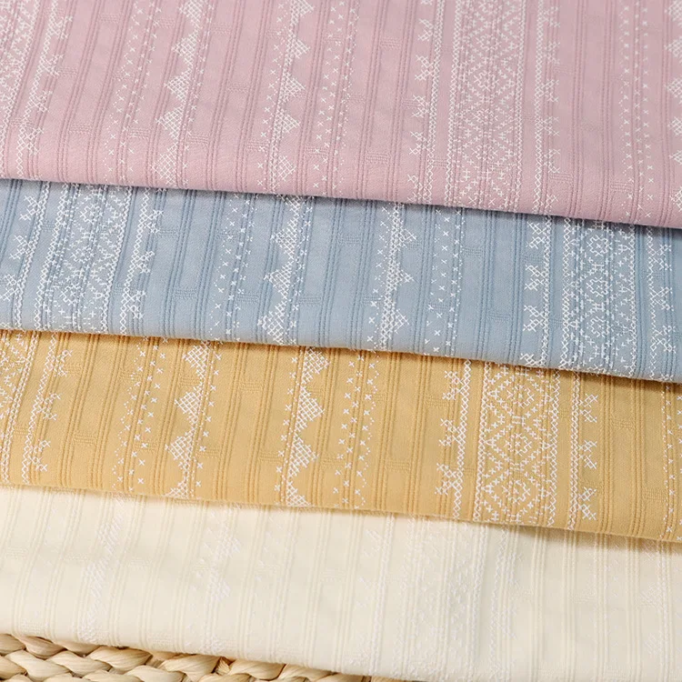 立体的なストライプ柄のジャカード織り生地を使用した女性用100％綿の衣類