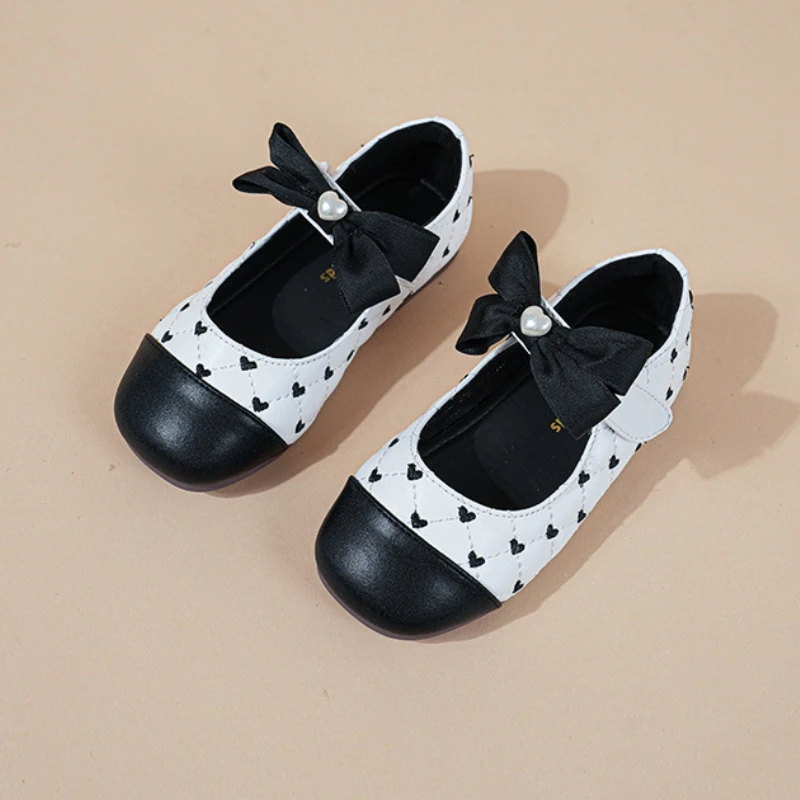 Chic Girls Princess Leather Shoes Love Embroidered Children's Flats Patchwork Spring Autumn Kids Fashion Causal Shoes Hook Loop