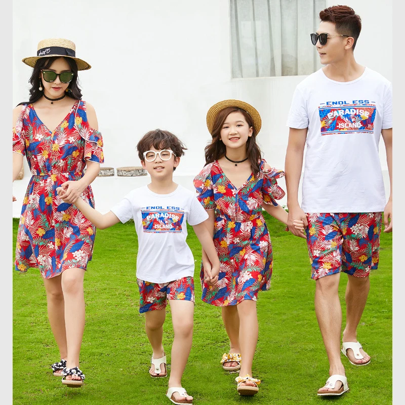 

Family Matching Outfits Summer Beach Mother Daughter Floral Dresses Dad Son T-shirt+Shorts Holiday Seaside Couple Clothing Set