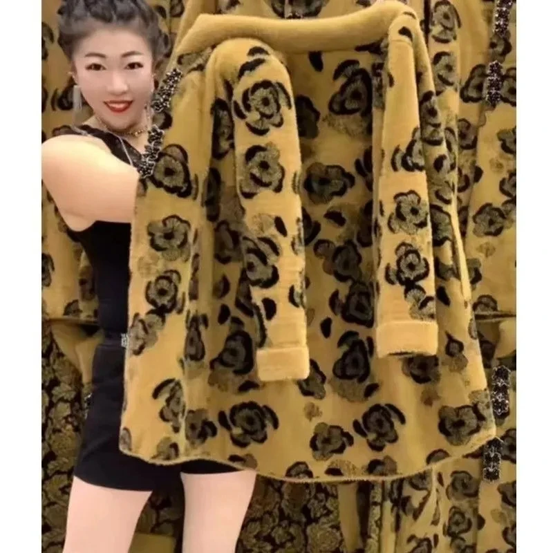 

2025 New Temperament Middle Aged Mother's Winter Imitation Mink Cashmere Jacket High Quality Warm Knit Cardigan Female JJ419