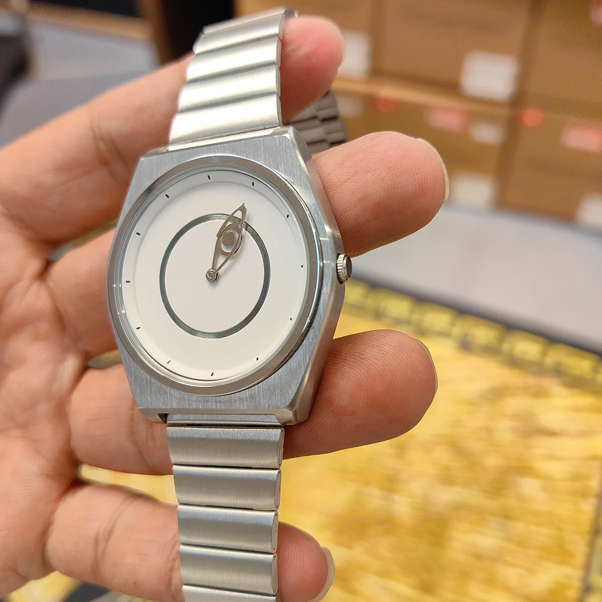 Рисунок 2 - Роскошные мужские часы с черными глазами