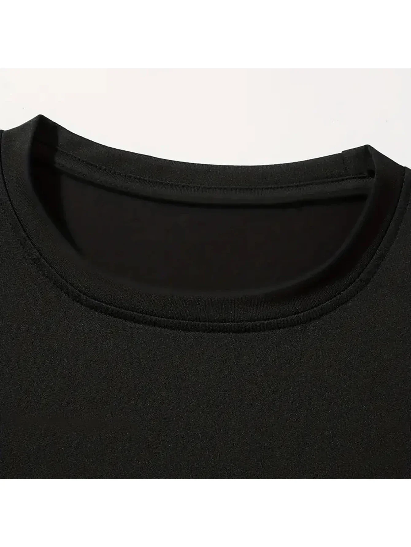 تي شيرت كارتوني أنيق للرجال يحصل على المزيد من البط الأصفر الصغير