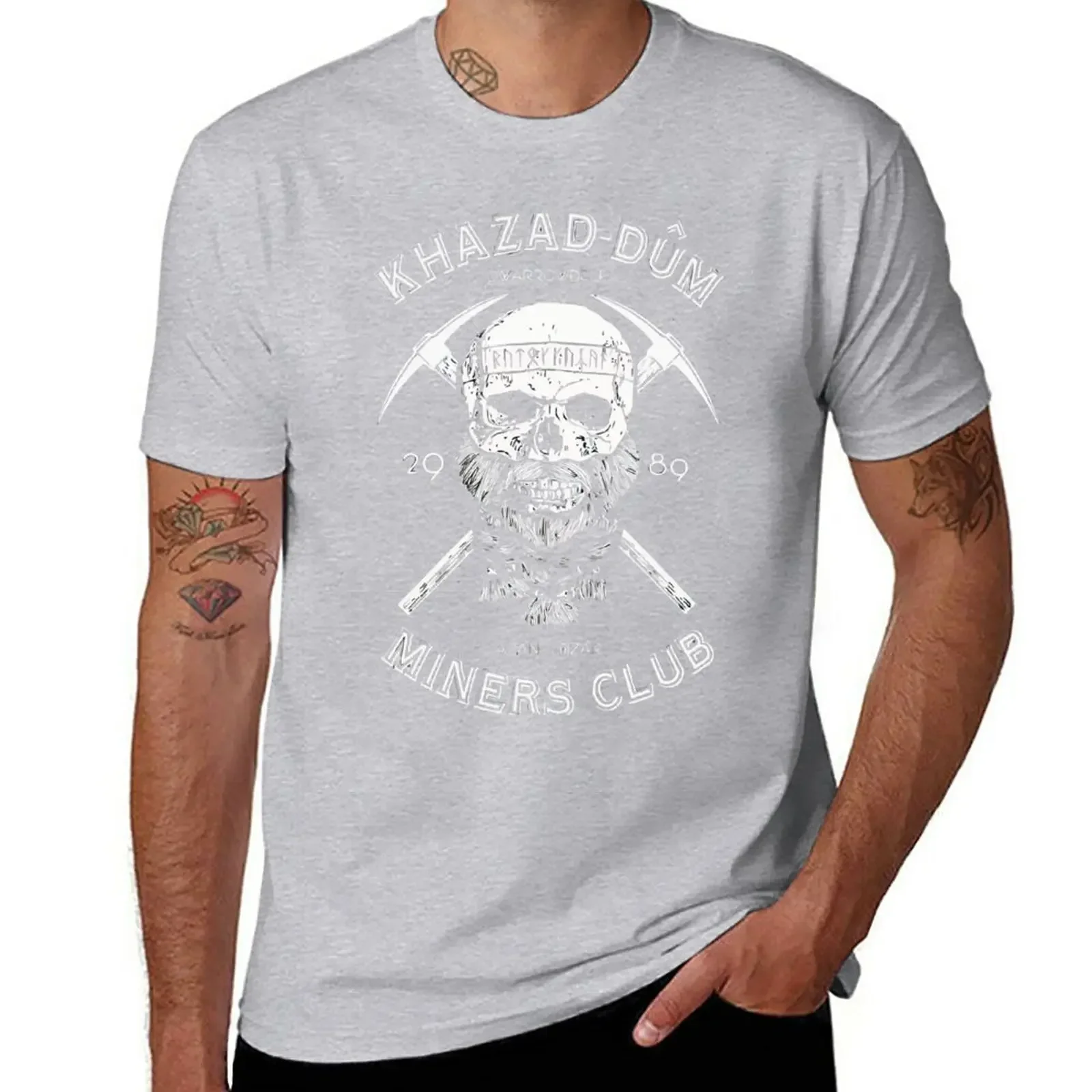 ออกแบบฤดูร้อนของคุณเองเสื้อธรรมดาสีขาว T เสื้อผู้ชายใหม่ Khazad-Dum Miners Club เสื้อยืด Tops สีดําตลก Cotton Tee