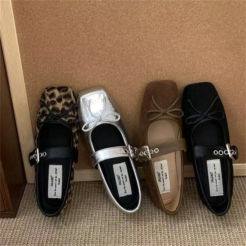 Zapatos de punta cuadrada para mujer, nuevo estilo, zapatos planos con lazo de lujo, calzado de Ballet con hebilla de cinturón plateado, zapatos elegantes de moda Mary Jane