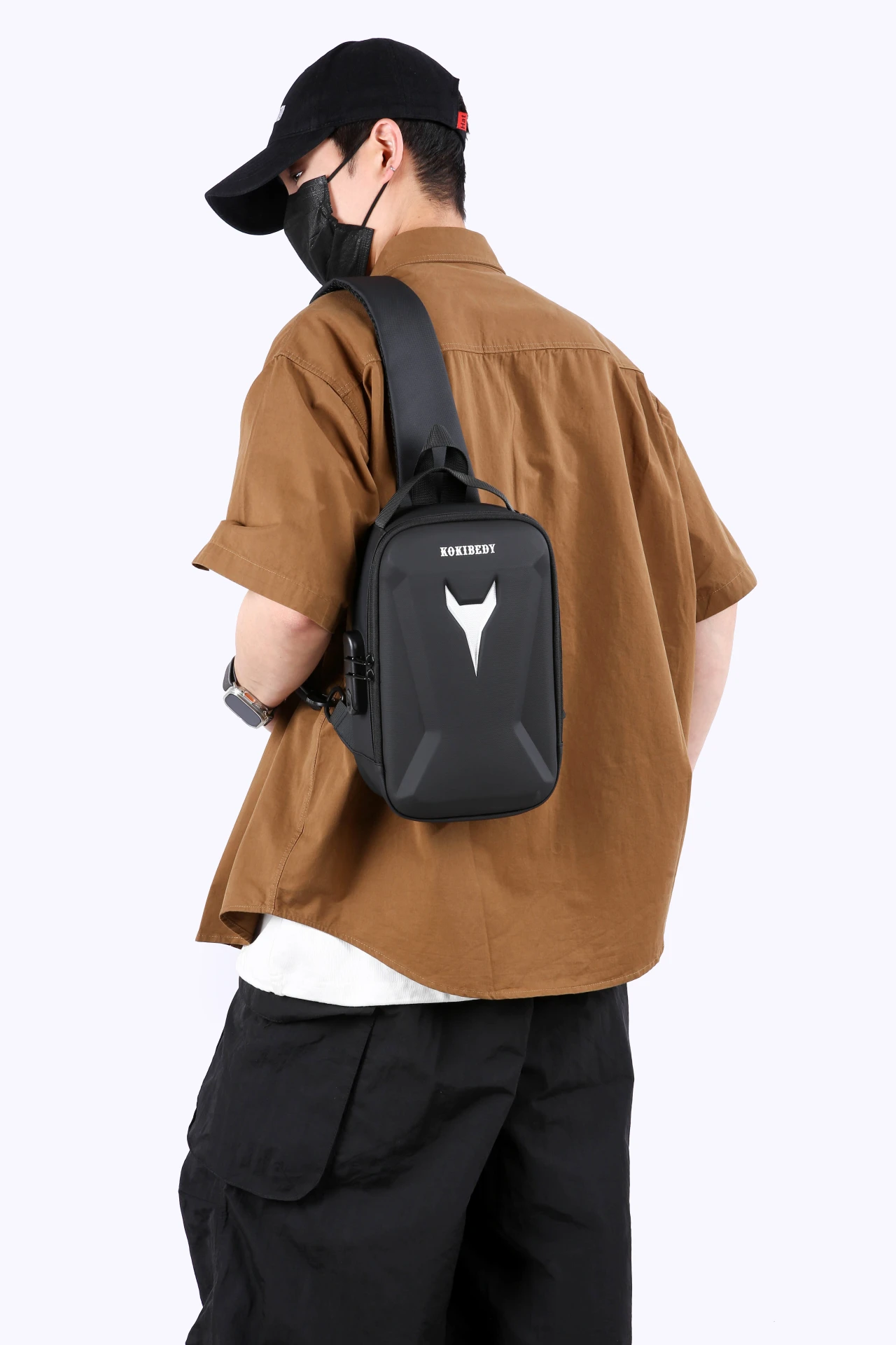 Borsa da petto da uomo Hard-Shell 2025 Borsa a tracolla per sport all'aria aperta in stile funzionale transfrontaliero, idrorepellente con combinazioni