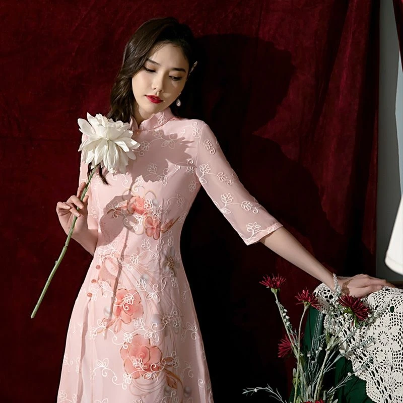 تحسين Aodai Cheongsam فستان المسرح الصيني الأنيق أداء زي المرأة أنيقة المرأة الصينية التطريز فستان تشيباو