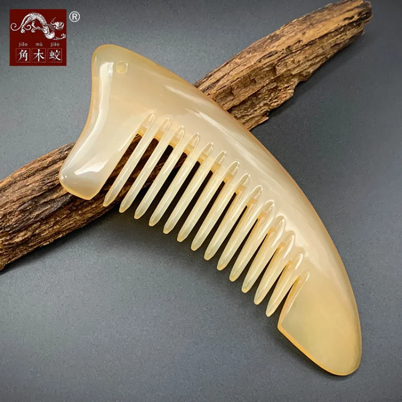 Horned pointed tail, thickened goat horn for massage and hair care, small comb with perforations