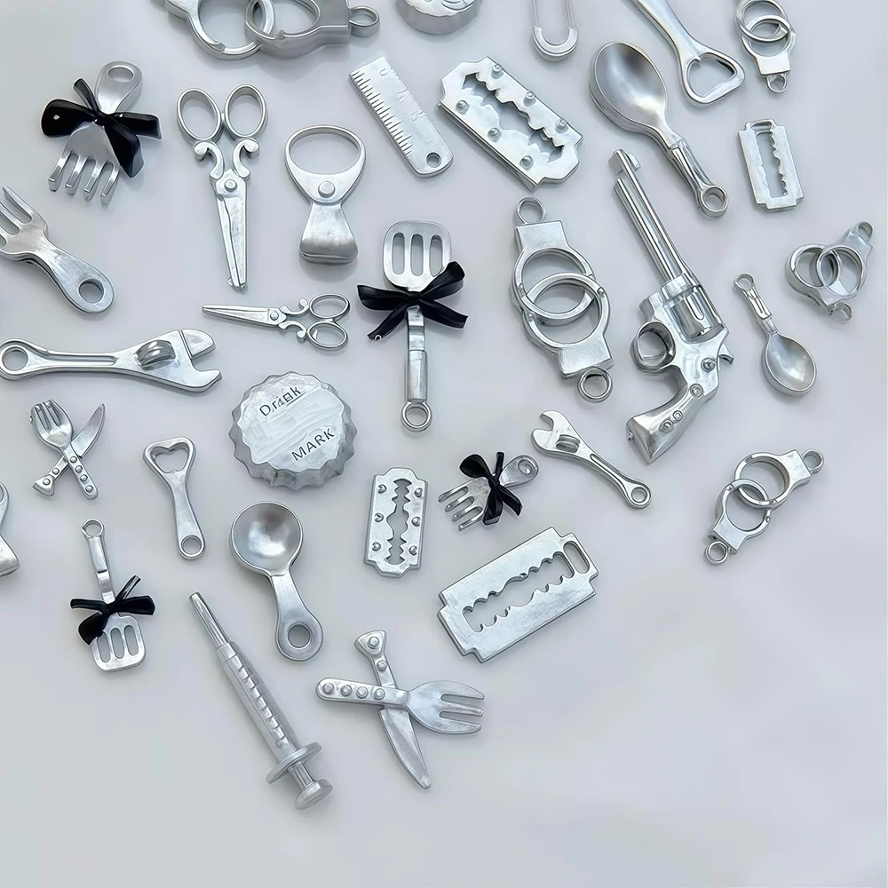 3D Nagel Form Silikon Geschirr Handschellen Lustige Spielzeug Harz Maniküre Charms Mods für DIY Halloween Zubehör Nagel Teile Werkzeuge