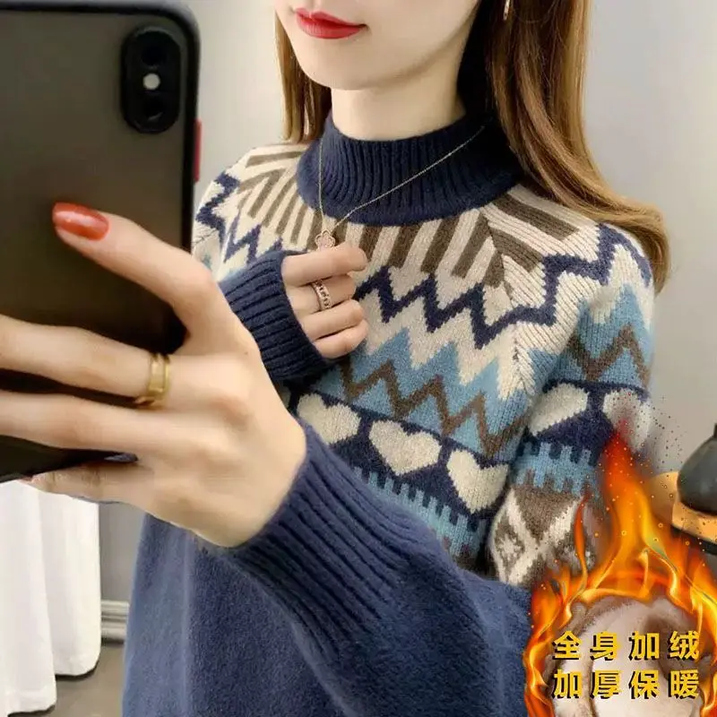 Sweater Jacquard kerah setengah tinggi, atasan lengan panjang hangat kasual bulu kontras musim gugur dan musim dingin wanita