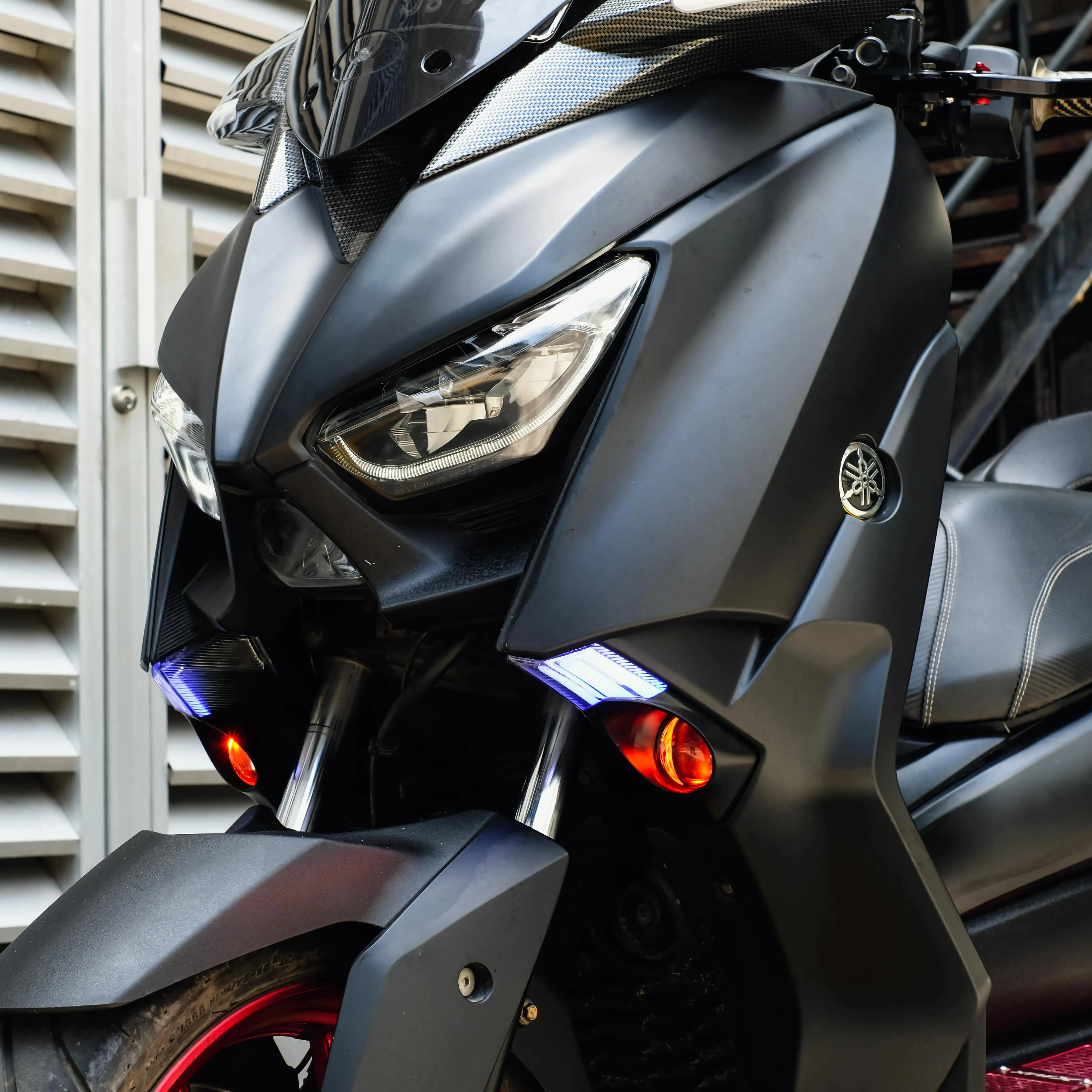 

XMAXS 250 300 2018 20212022 HIGH QUALITY MOTORCYCLE LED SIGNAL LAMP AUTO BACK MODIFIED LIGHT