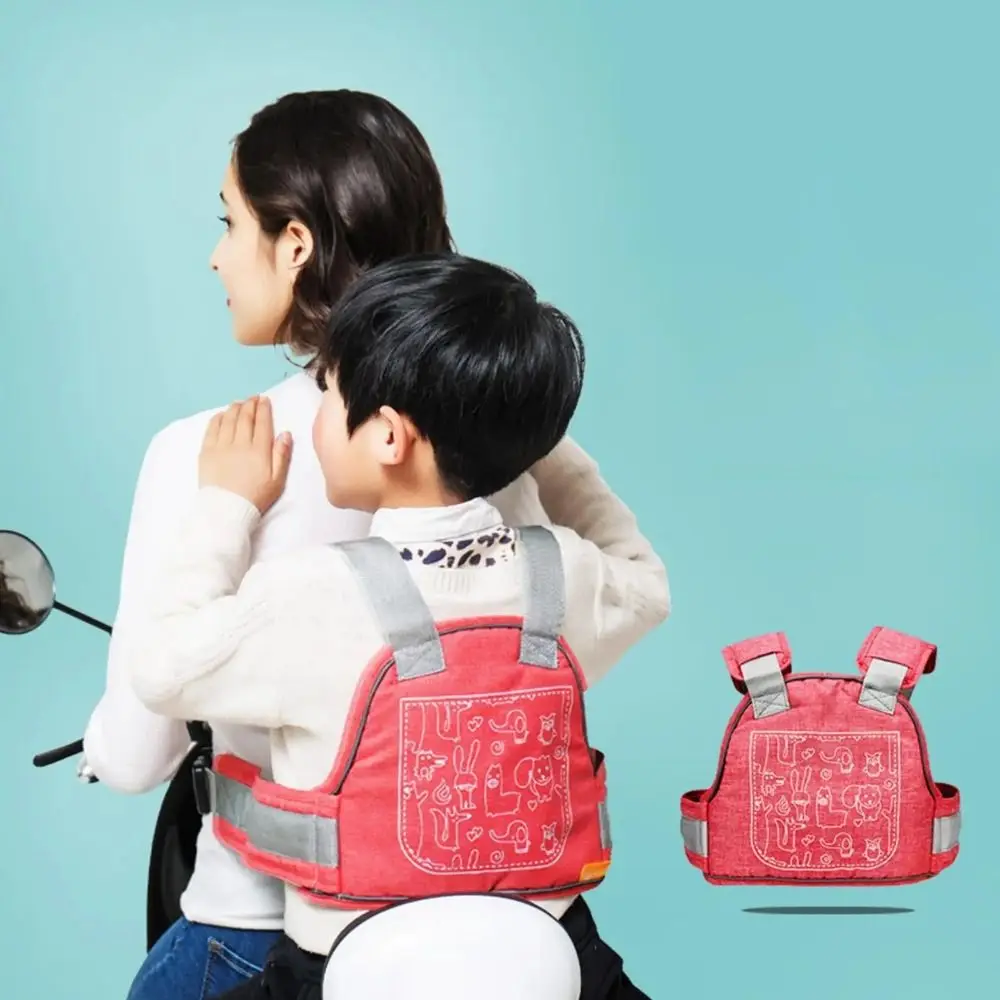 เข็มขัดนิรภัยสำหรับเด็กสำหรับรถจักรยานยนต์แบบระบายอากาศได้ สายรัดสะท้อนแสง สายรัดเบาะหลังกันลื่น ปรับได้ หัวเข็มขัด 4-in-1