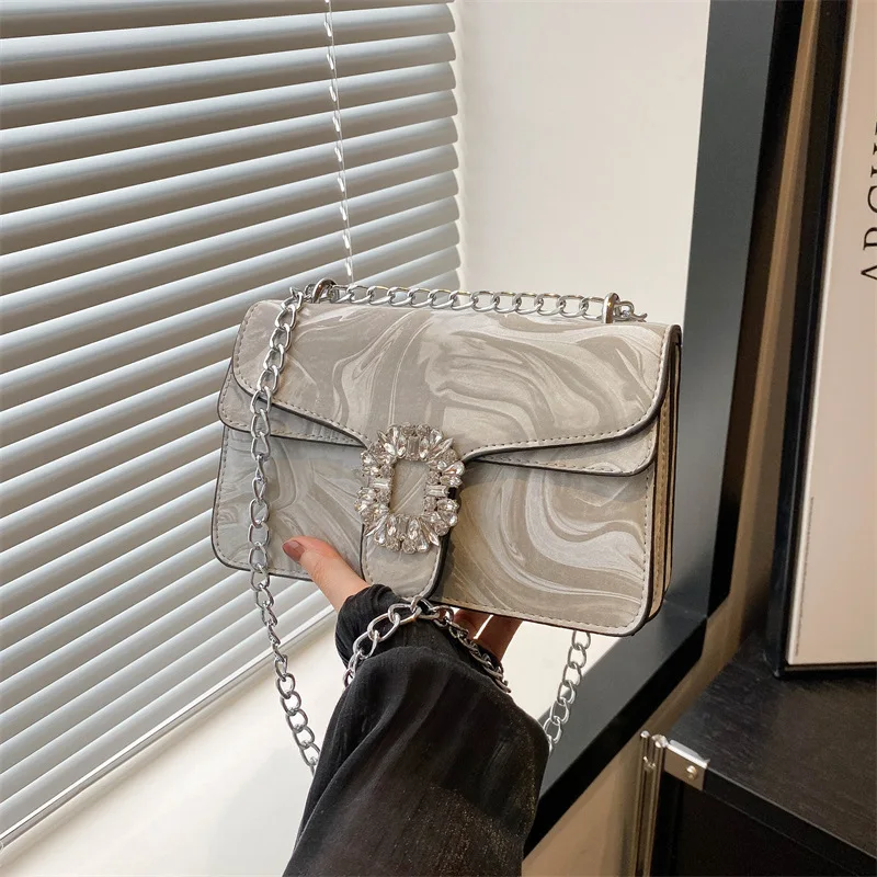 Stylish and simple temperament chain, shoulder messenger bag, small square bag.