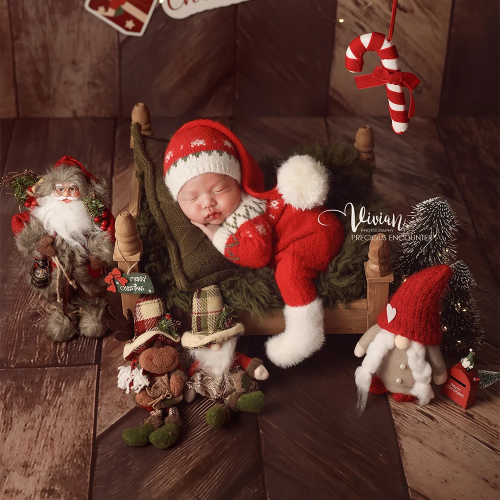 Newborn Holiday Photography Props Infant Santa Claus Costume Studio Baby Photo Accessories for Christmas Theme Xmas Scene Props