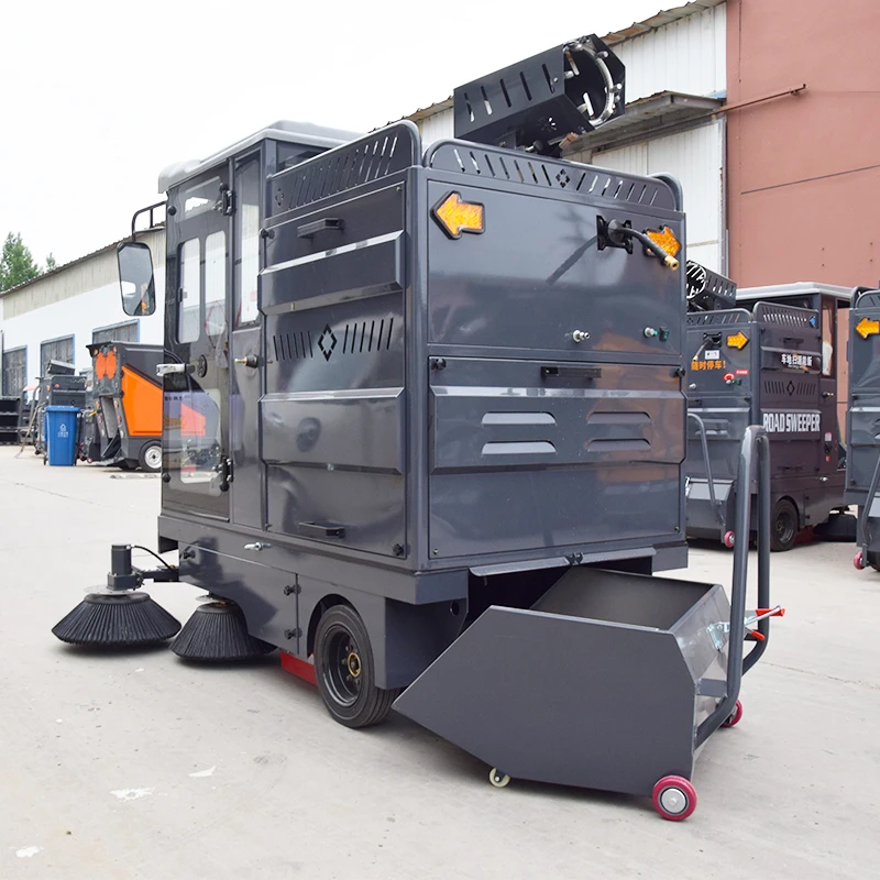 Customized New CE Approved Ride-On Industrial Sweeper Truck With Fog Cannon 48V Battery Powered For Urban And Suburban Roads