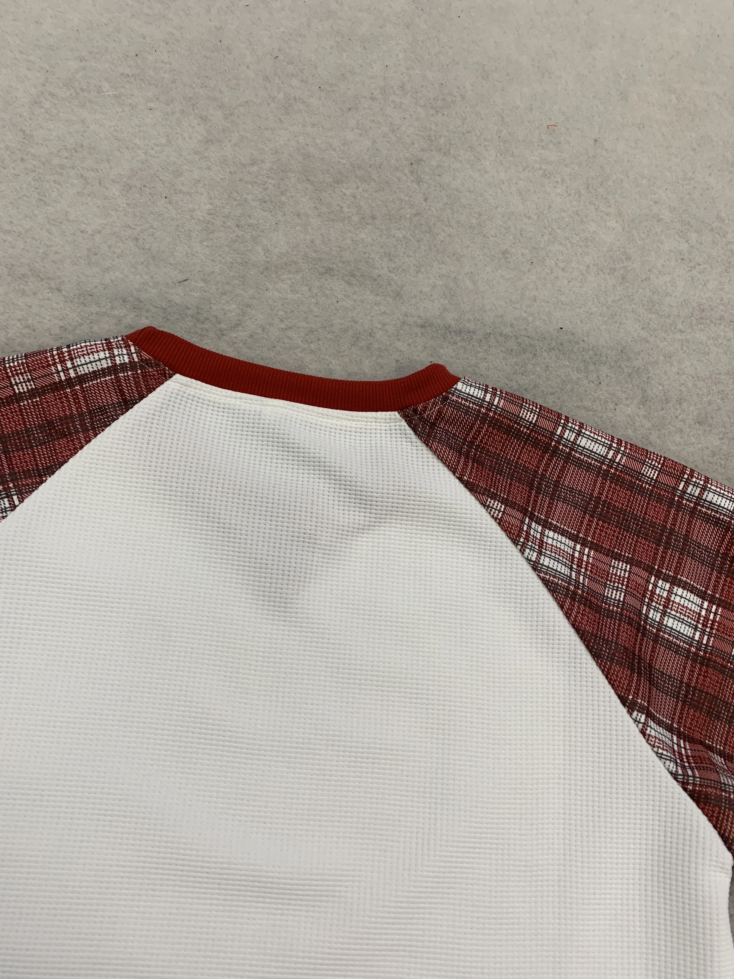 Retro-Trend Rundhals-Langarm-Waffel-T-Shirt mit Karomuster und Farbkombination, Herbst- und Winter-Modetrend, Neu, Unisex – Detail 12