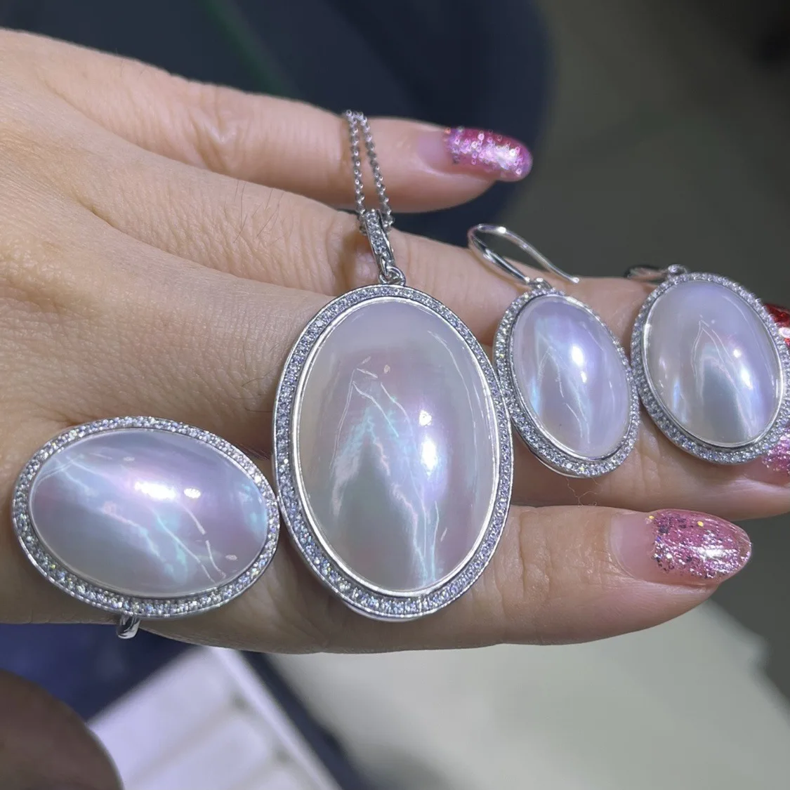 Conjunto de Joyería de Perlas Mabe Ovaladas de Agua Salada Natural - Collar, Pendientes y Anillo, Plata 925, Elegante Regalo de Perlas para Mujer