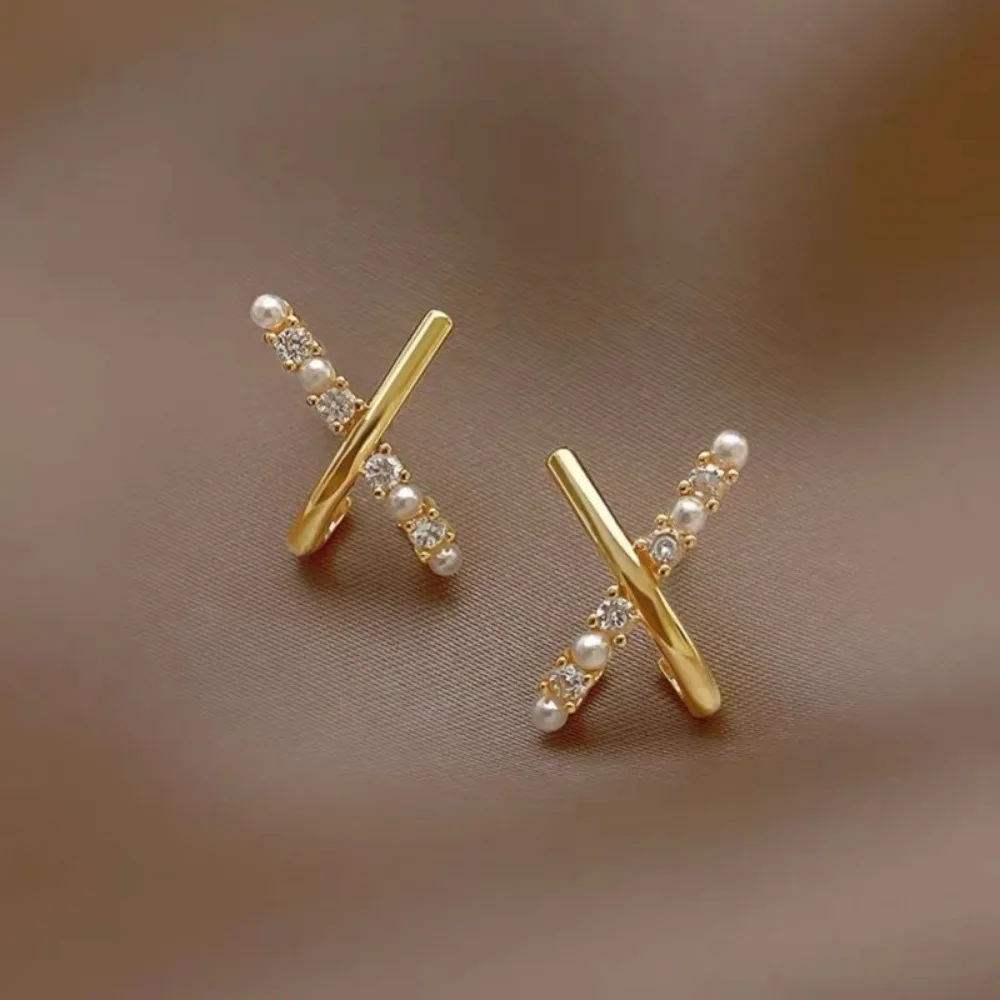 Korean Exquisite X-shaped Imitation Pearl Inlaid 5A Zircon Stud Earrings for Women Temperament Wedding Party Jewelry Accessories