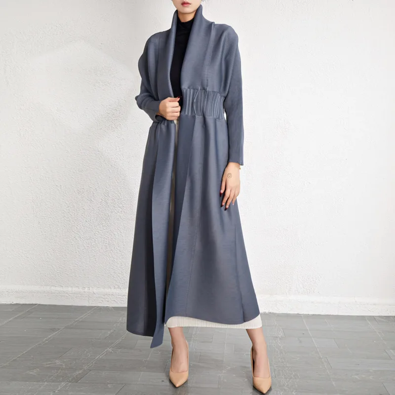 HKSH Autumn Winter New Women Long Trench Coat Turn-down Collar Sashes Pleated Casual Thin Jacket Temperament Windbreaker HK12026