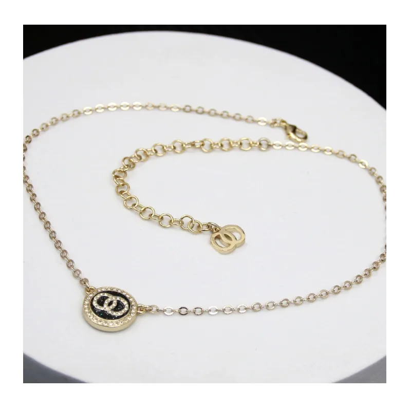 Nuevo Collar Redondo de Marca, Lujo Ligero, Versátil, de Moda, para el Día a Día, con Esmalte de Goteo de Aceite