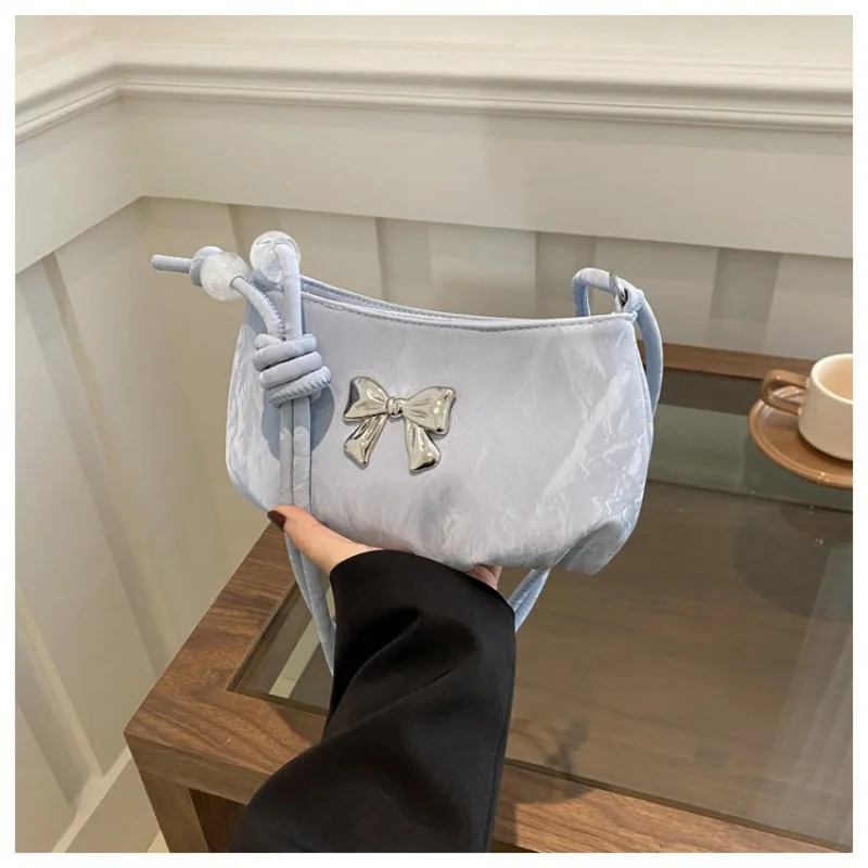 Tas Selempang Wanita yang Chic Terbuat dari Kulit Bermotif Bulan-Bintang dengan Tampilan Modern Harian yang Elegan dan Luas dari Paris. ​