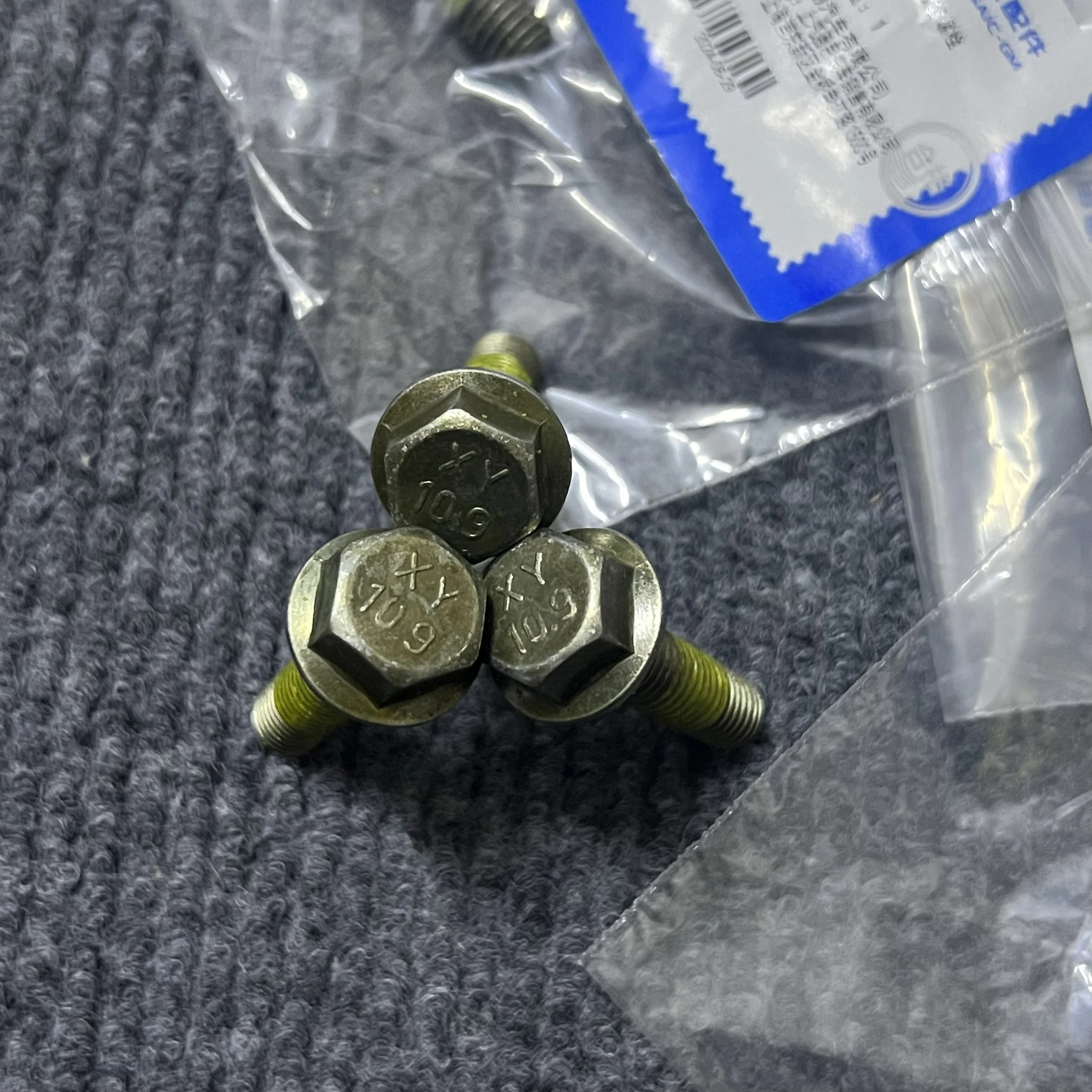 For Cadillac ATSL XTS XT5 CT6 Exhaust manifold screw LTG exhaust branch pipe bolt 2.0T