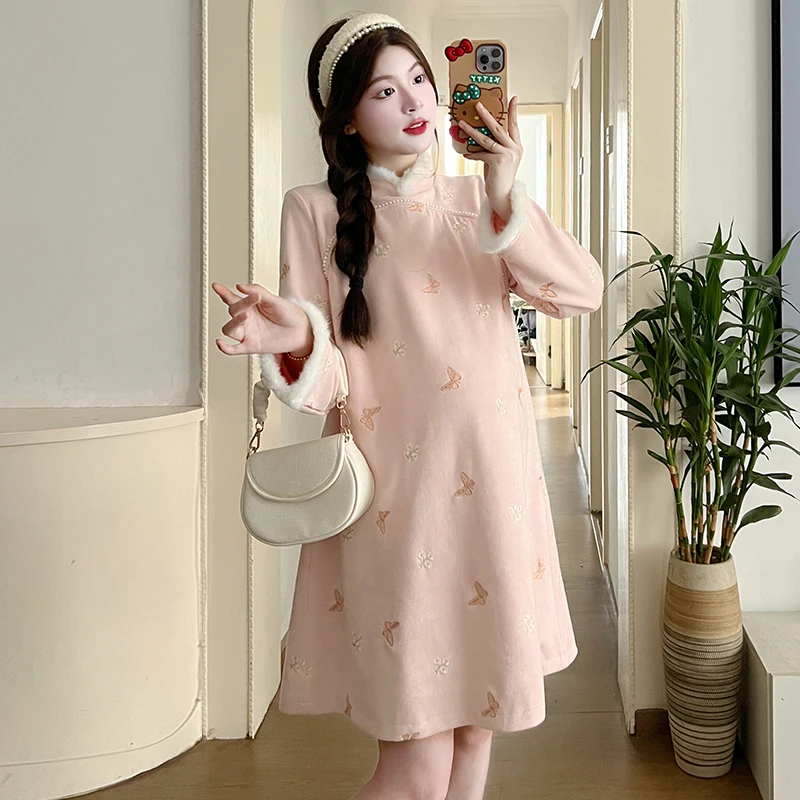 

Winter Thick Warm Maternity Cheongsam Dress Fur Patchwork Long Flare Sleeve Back Zip Fly Sweet Pregnant Woman Embroidery Dress