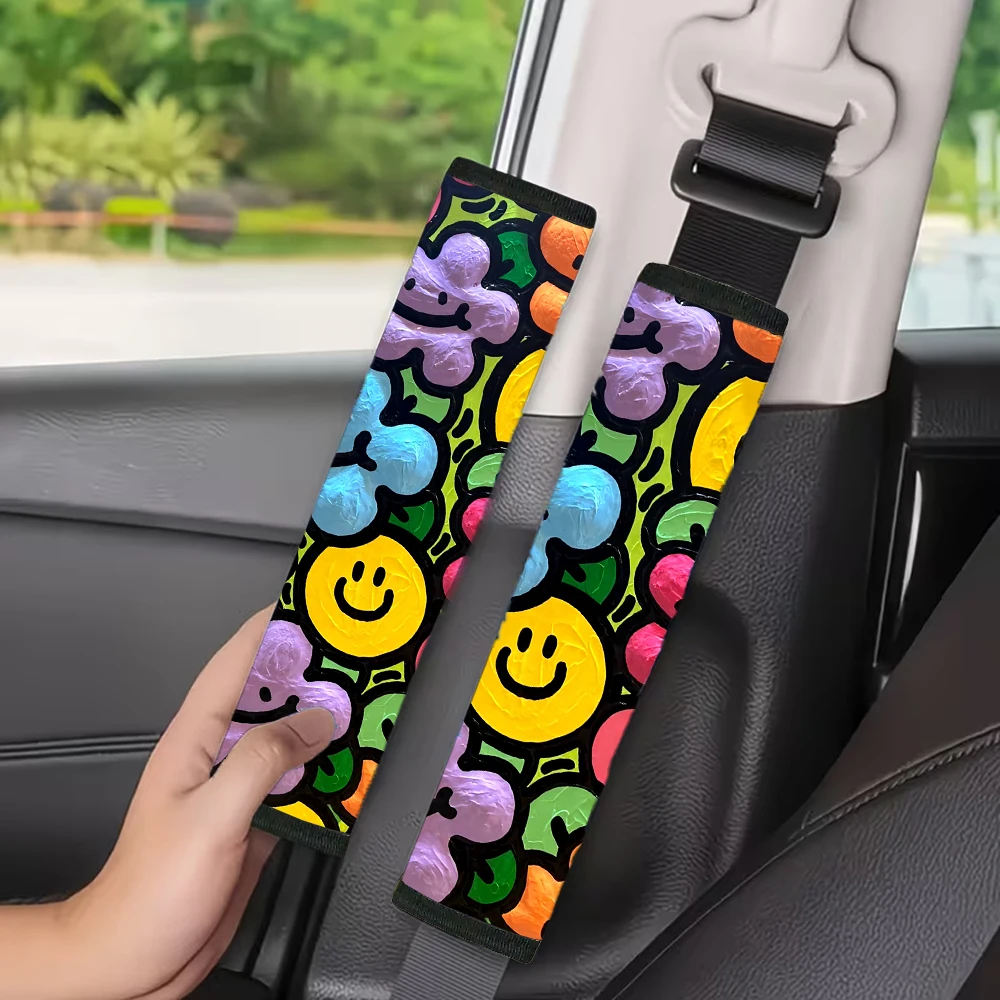 Weiche Sicherheitsgurtpolster mit Cartoon-Mustern, geeignet für alle Automodelle, aus Schwammmaterial.