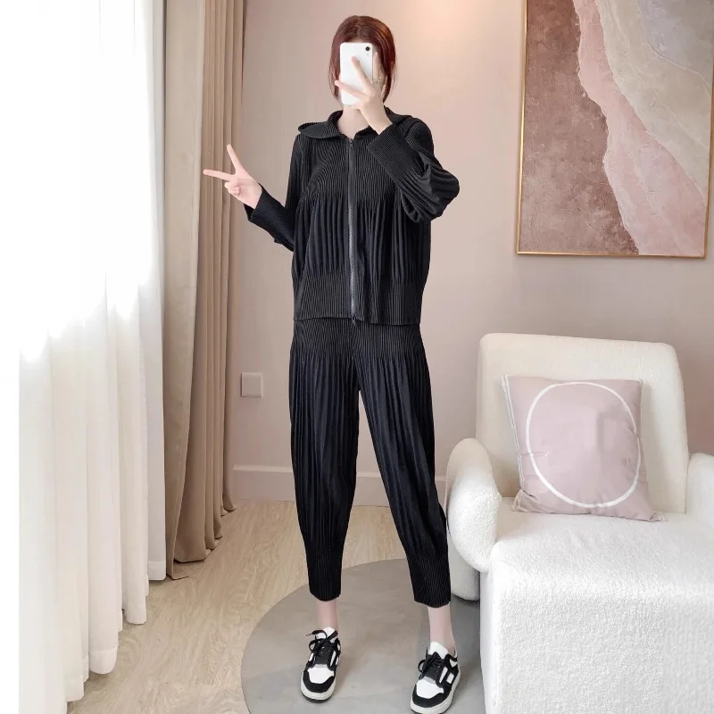 미야케 플리츠 팬츠 슈트 여성 2025 가을 심플 캐주얼 출퇴근 후드 지퍼 스웨터 솔리드 슬림 팬츠 투피스 세트 여성