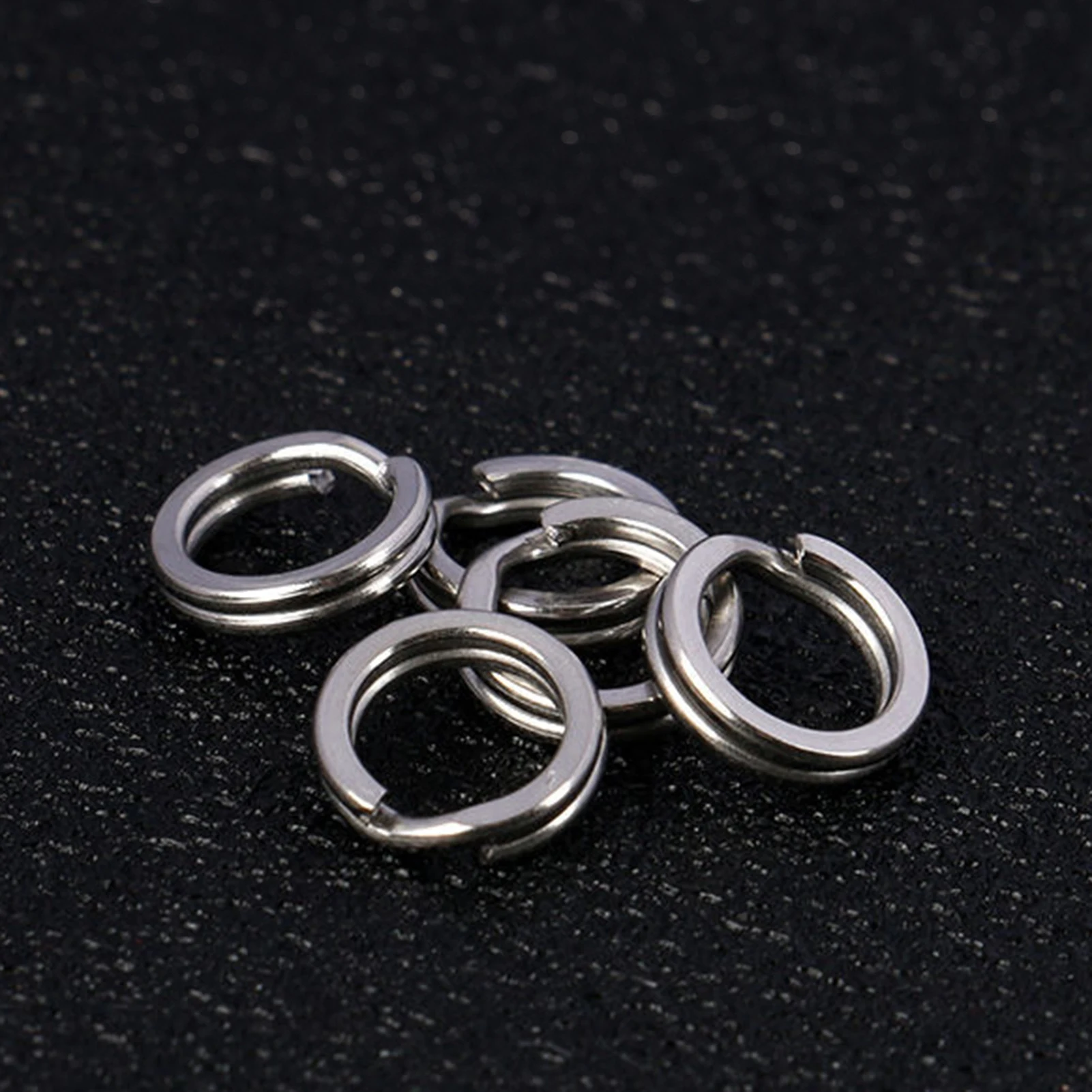 Wytrzymałe kółka łącznikowe ze stali nierdzewnej o podwójnej wytrzymałości do połowów w wodach słodkich i słonych.