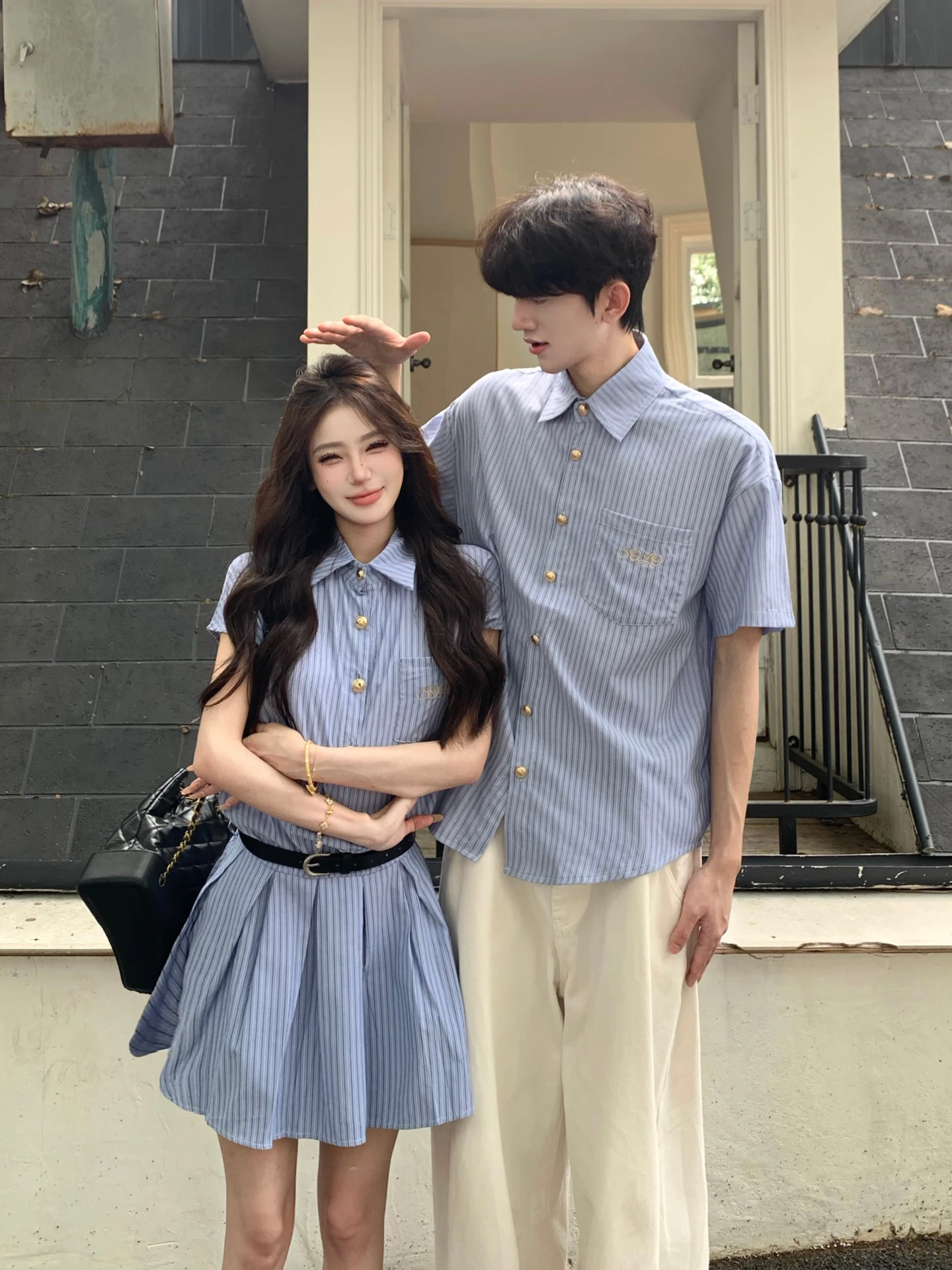 Couple's College Style Blue Striped Shirt Men's Waist-Cinching Slimming Design Dress Women's Short Sleeve Button Front Coat