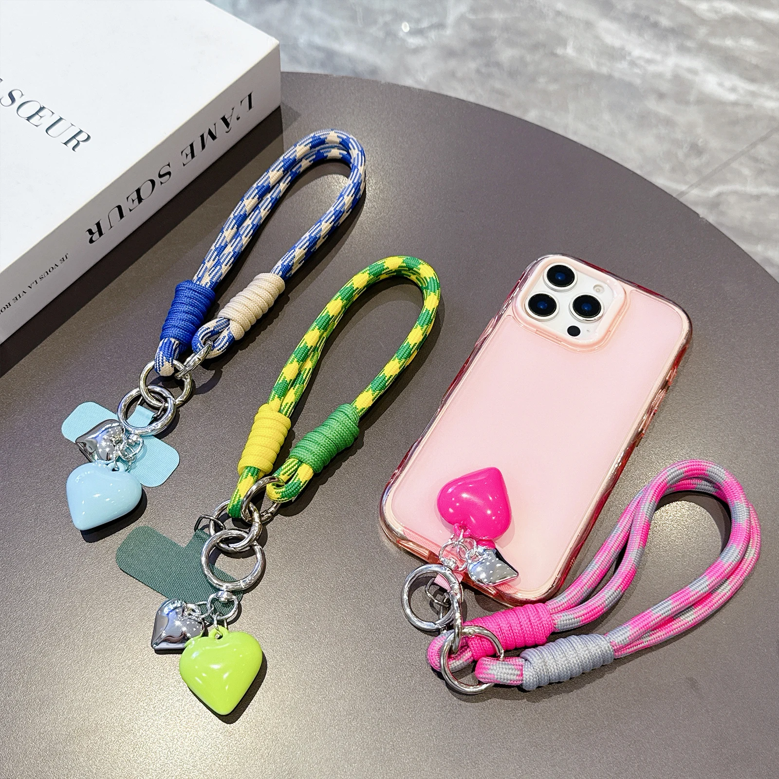 

Креативный красочный плетеный ремешок с защитой от потери, нейлоновая веревка ручной работы с 3D подвеской «Любовь», модный кулон для мобильного телефона, подарок для девочки