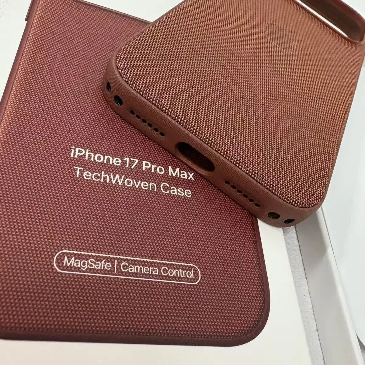 حافظة TechWoven لهاتف iPhone 17 Pro Max حافظة منسوجة مغناطيسية لهاتف Apple 17 Pro غطاء حماية فاخر.