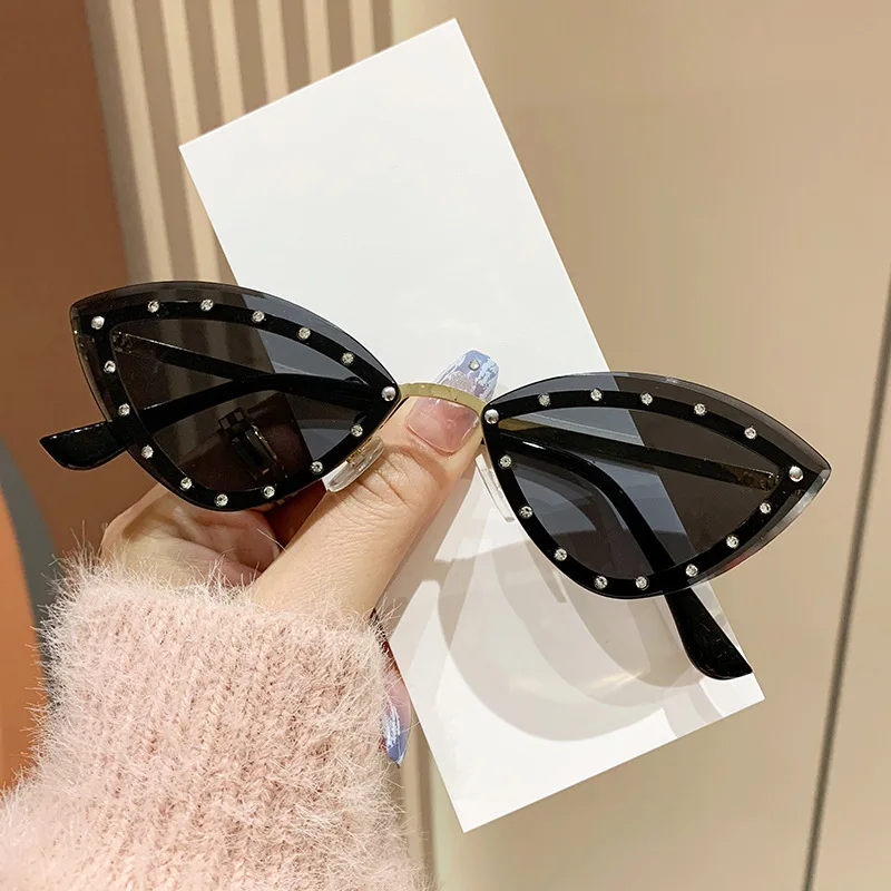 

New Fashion Colorful Unisex Diamond Embedded Cat Eye Sunglasses Trendy Street Style Showcased Decorative Frameless Eyewear