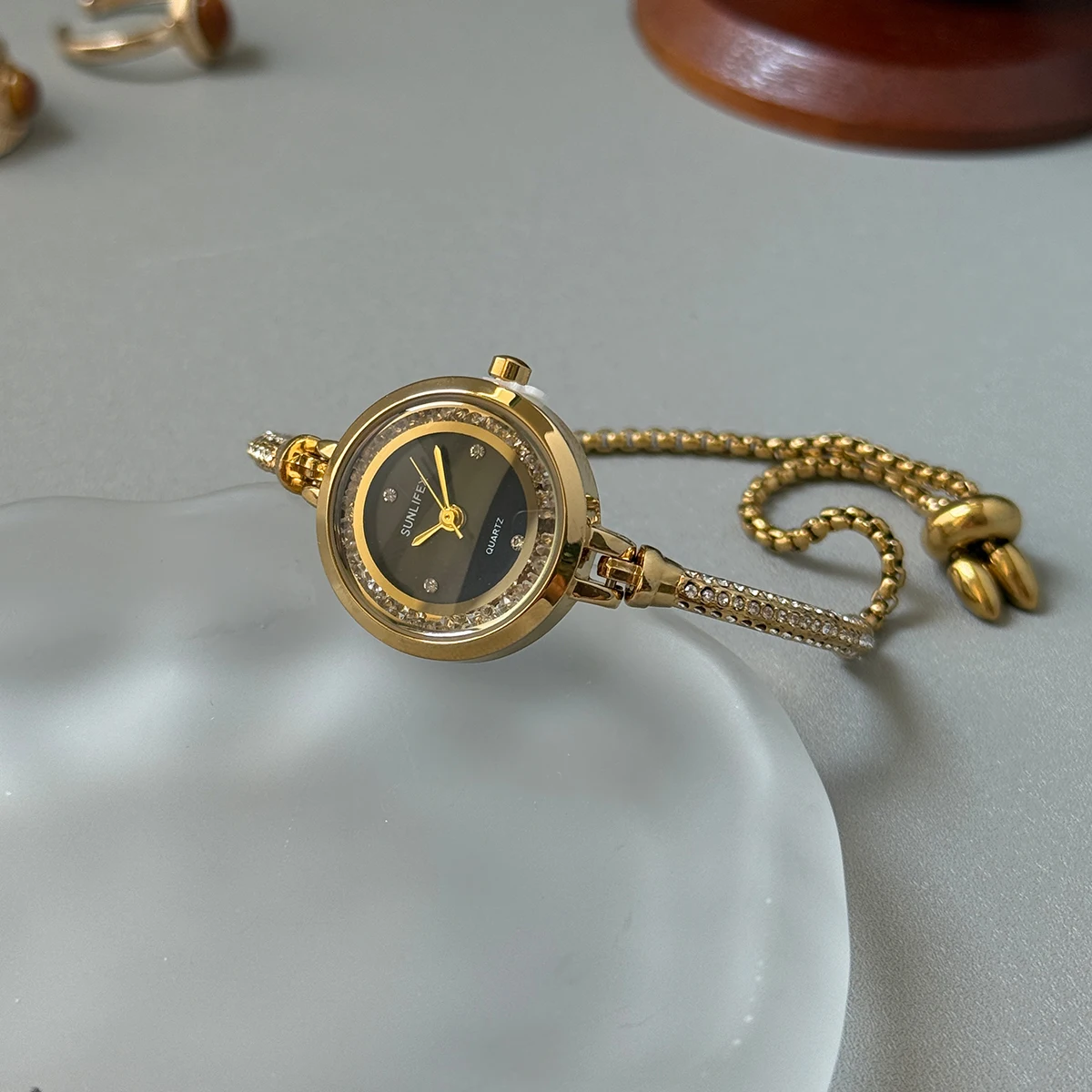 Orologio da donna con strass di lusso Orologio da donna con cinturino in oro pregiato per bracciale regolabile Orologio da polso femminile Orologio da donna Relojes