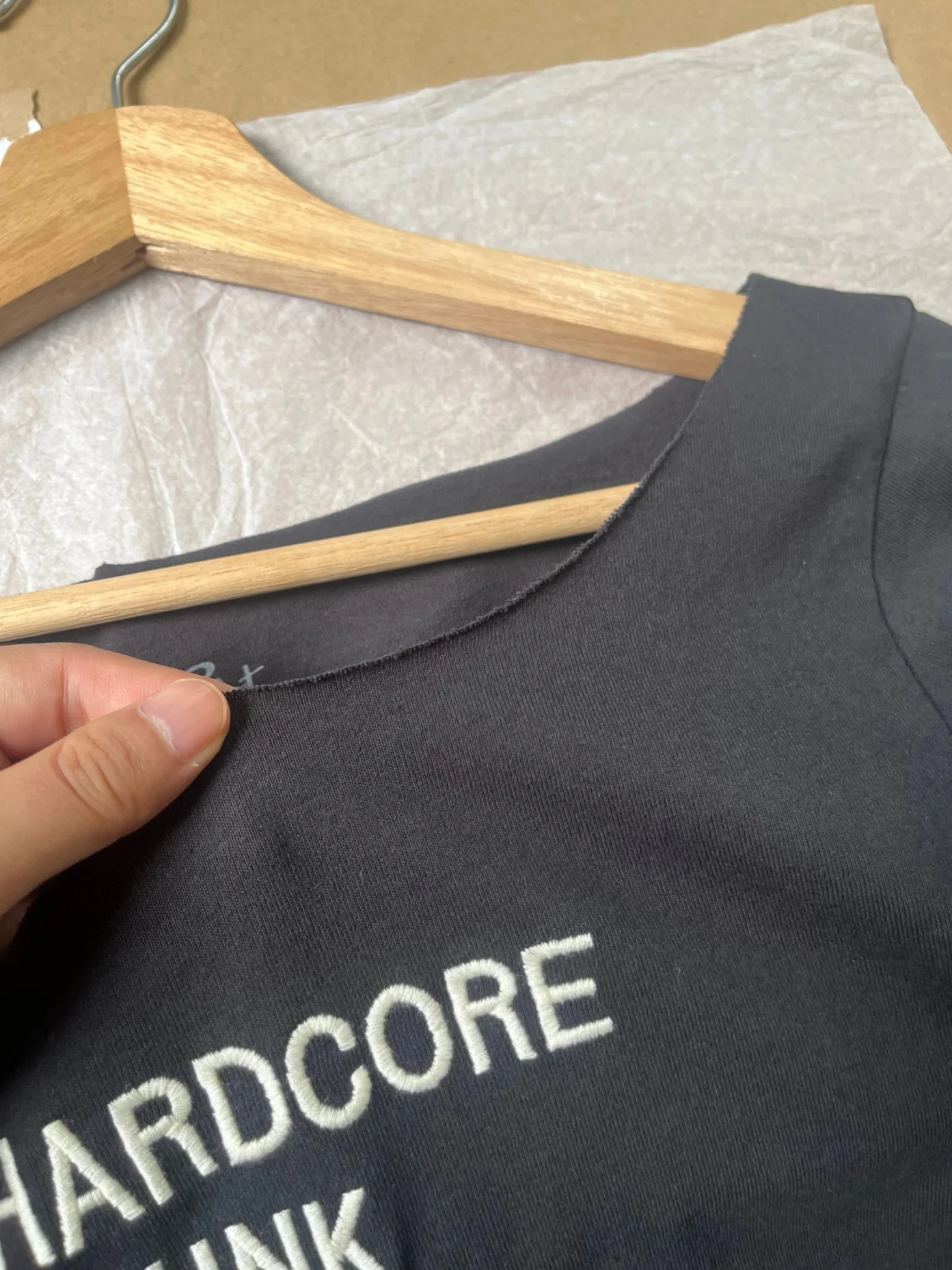 Brief Stickerei Dünnes T-shirt Frau Sommer Slash Neck Raw Saum Kurzarm T-shirts Vintage Streetwear Baumwolle T-shirt Y2k Tops – Detail 4
