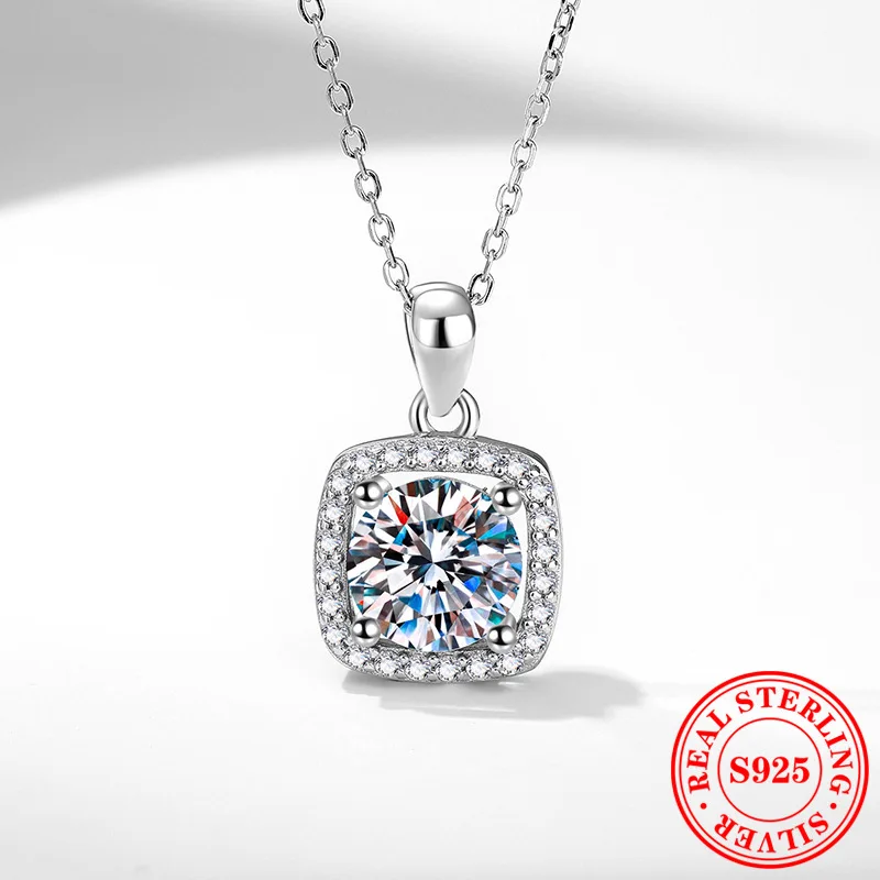 

S925 sterling silver princess square bag exquisite pendant necklace 1 carat D color moissanite collarbone chain Valentine's Day