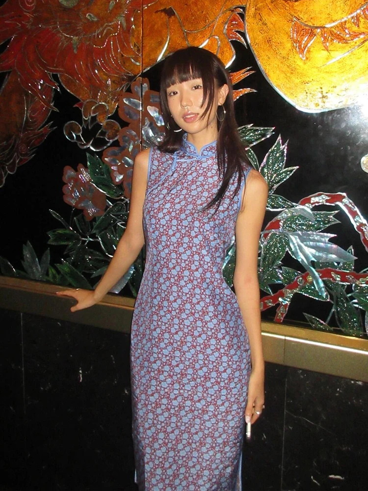 Photography Young - Elegante Vestido Qipao con Estampado Floral
